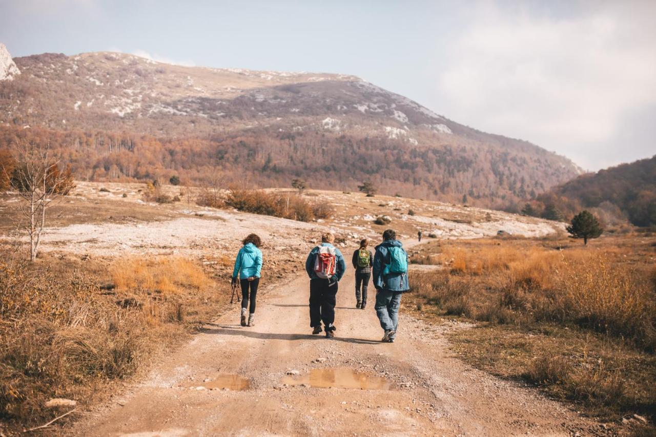 Modern Alpine Monsalbius Chalet Baske Ostarije Zewnętrze zdjęcie